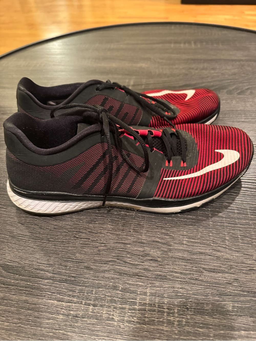 Nike Men’s Red and Black Training Sneakers